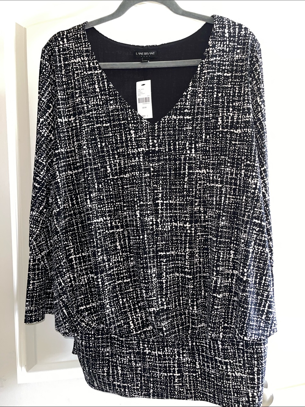 Black & White V-Neck Banded Tunic Top
